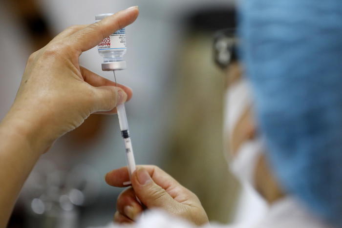 Via libera Aifa ai vaccini adattati contro Omicron